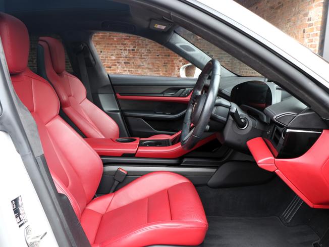 PORSCHE Taycan Photo 27