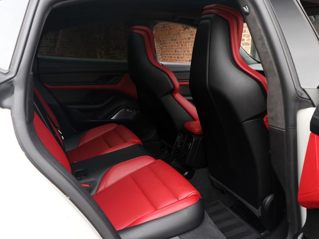 PORSCHE Taycan Photo 34