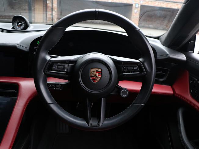 PORSCHE Taycan Photo 37