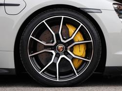 PORSCHE Taycan Photo 4