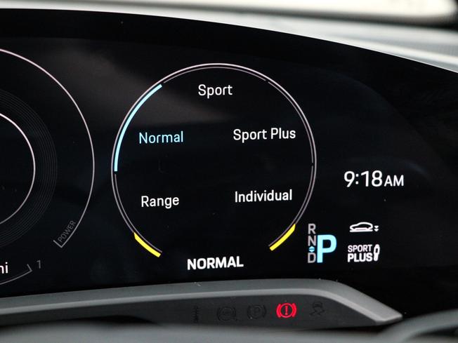 PORSCHE Taycan Photo 45