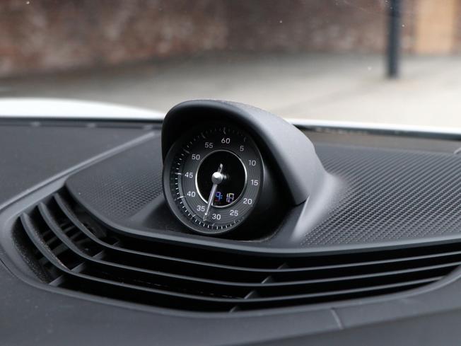 PORSCHE Taycan Photo 46