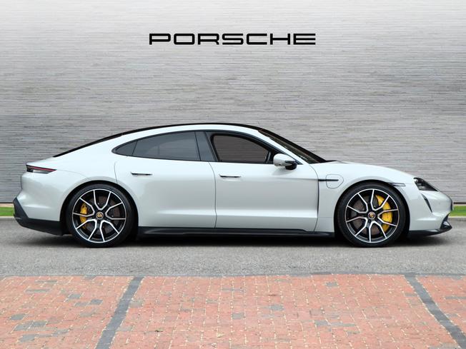 PORSCHE Taycan Photo 8