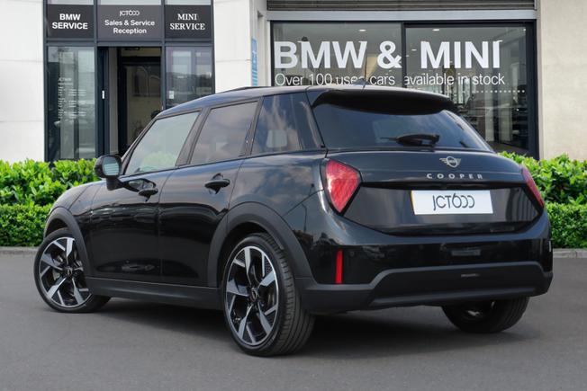 MINI Cooper Photo 2
