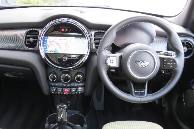 MINI Hatch Photo 18