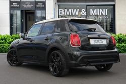 MINI Hatch Photo 2