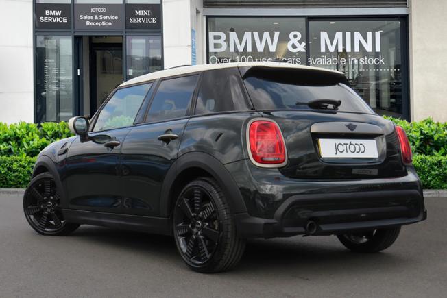MINI Hatch Photo 2