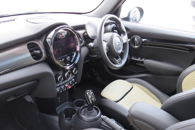 MINI Hatch Photo 24