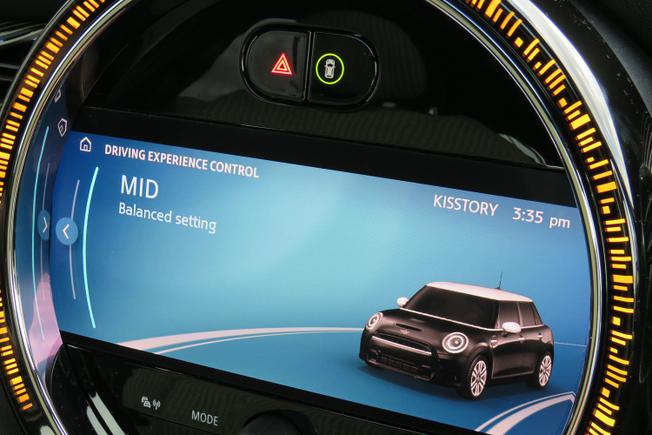 MINI Hatch Photo 35