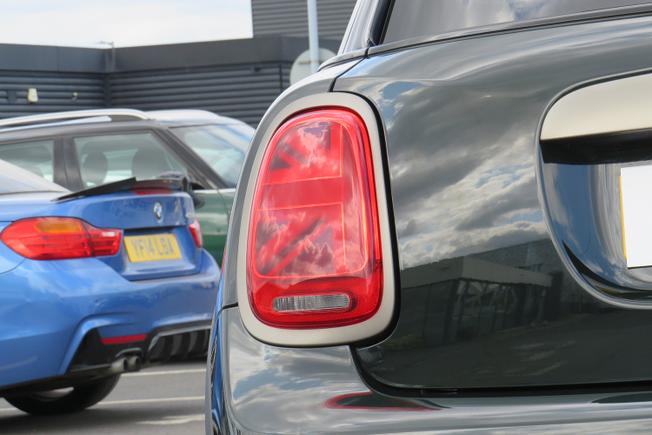 MINI Hatch Photo 40