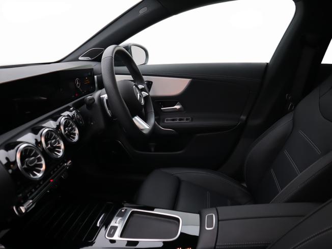 MERCEDES-BENZ CLA Class Photo 18