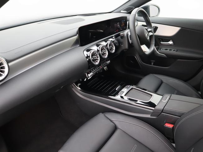 MERCEDES-BENZ CLA Class Photo 19