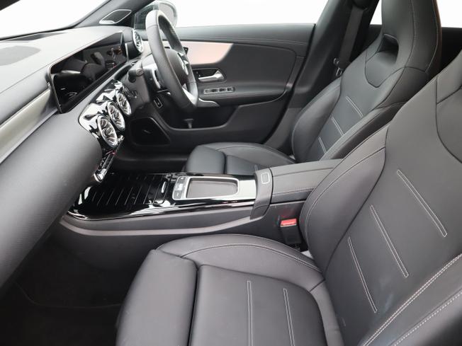 MERCEDES-BENZ CLA Class Photo 20