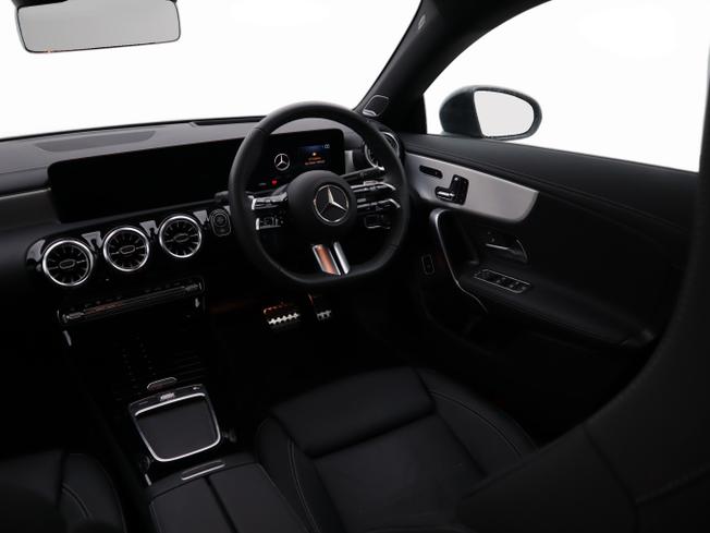 MERCEDES-BENZ CLA Class Photo 23