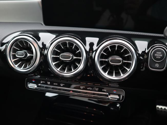 MERCEDES-BENZ CLA Class Photo 27