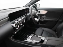 MERCEDES-BENZ CLA Class Photo 3