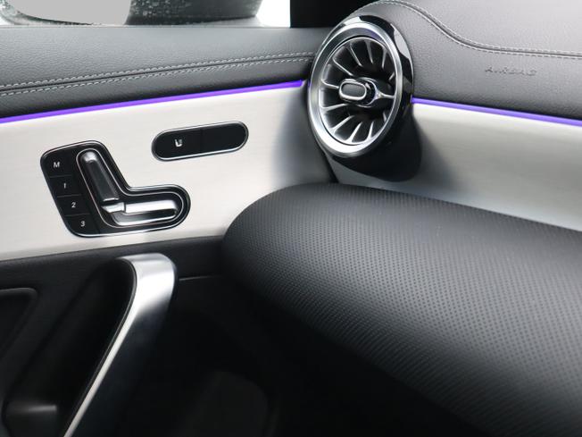 MERCEDES-BENZ CLA Class Photo 39