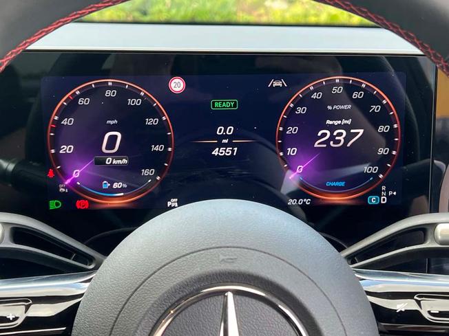 MERCEDES-BENZ CLA Class Photo 4