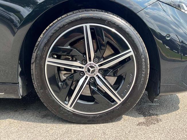 MERCEDES-BENZ CLA Class Photo 6