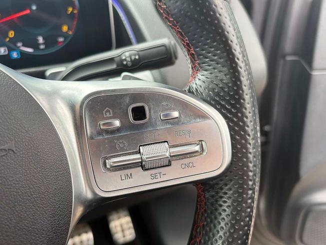 MERCEDES-BENZ GLB Photo 23