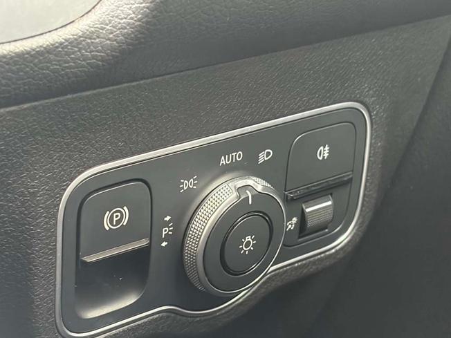 MERCEDES-BENZ GLB Photo 26