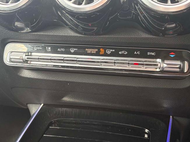 MERCEDES-BENZ GLB Photo 30