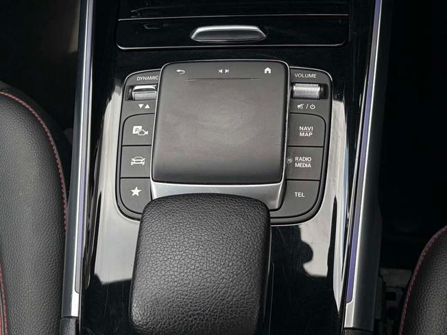 MERCEDES-BENZ GLB Photo 31