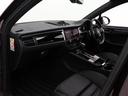 PORSCHE Macan Photo 3