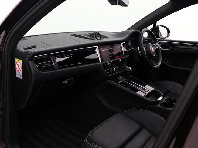 PORSCHE Macan Photo 3