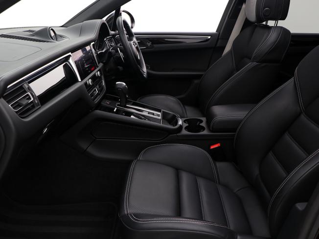 PORSCHE Macan Photo 30