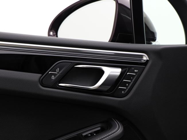 PORSCHE Macan Photo 31
