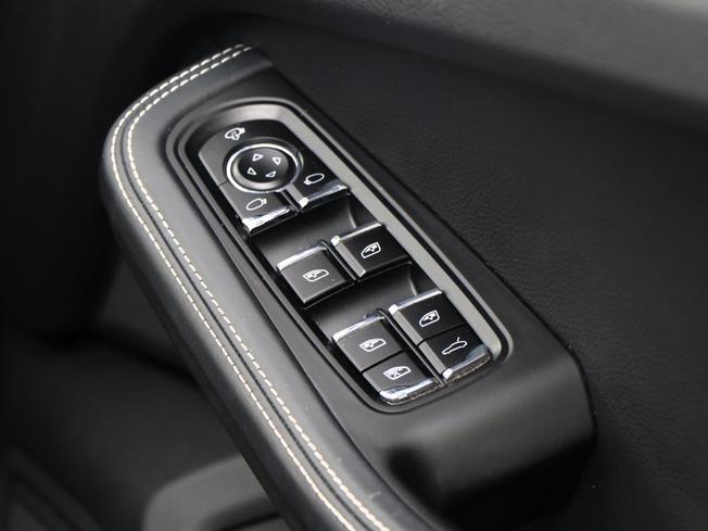 PORSCHE Macan Photo 35