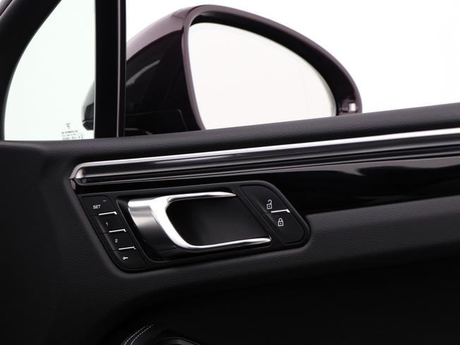 PORSCHE Macan Photo 36