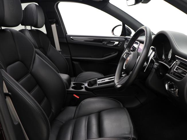 PORSCHE Macan Photo 39