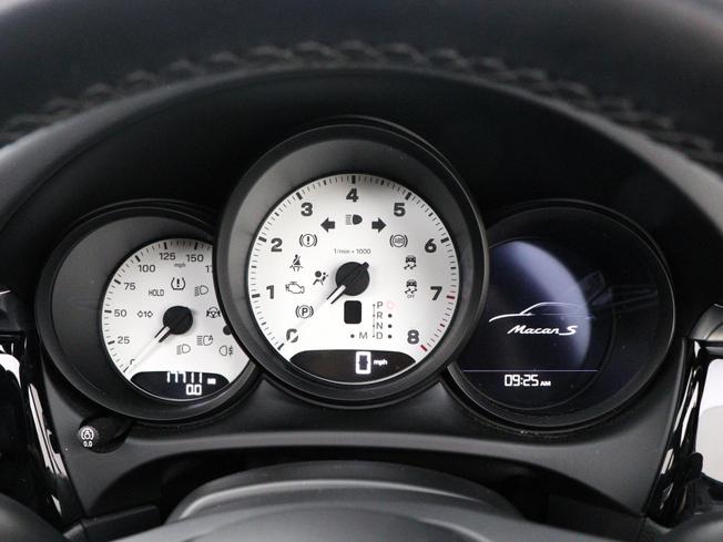 PORSCHE Macan Photo 41