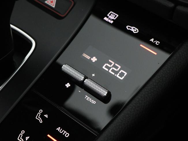 PORSCHE Macan Photo 46