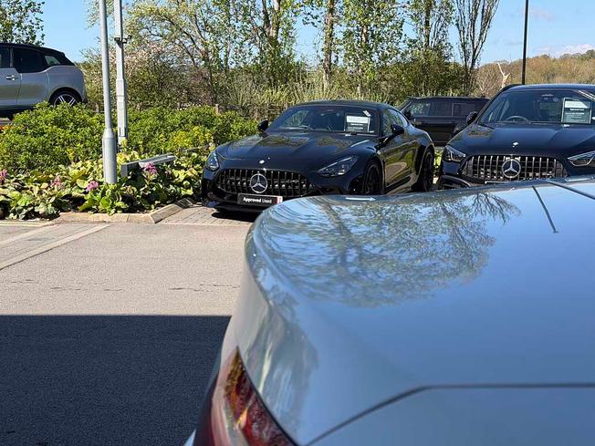 MERCEDES-BENZ E Class Photo 19