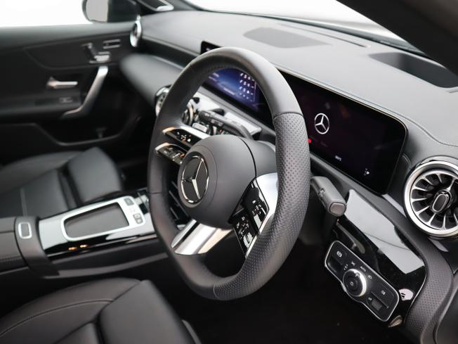 MERCEDES-BENZ A Class Photo 12