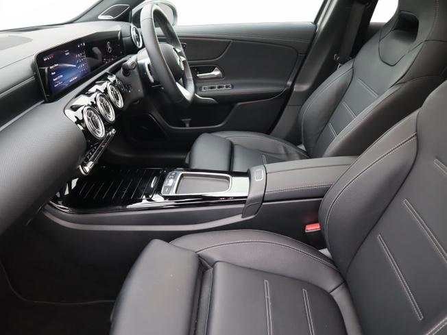 MERCEDES-BENZ A Class Photo 18