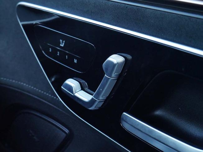 MERCEDES-BENZ Eqe Photo 16