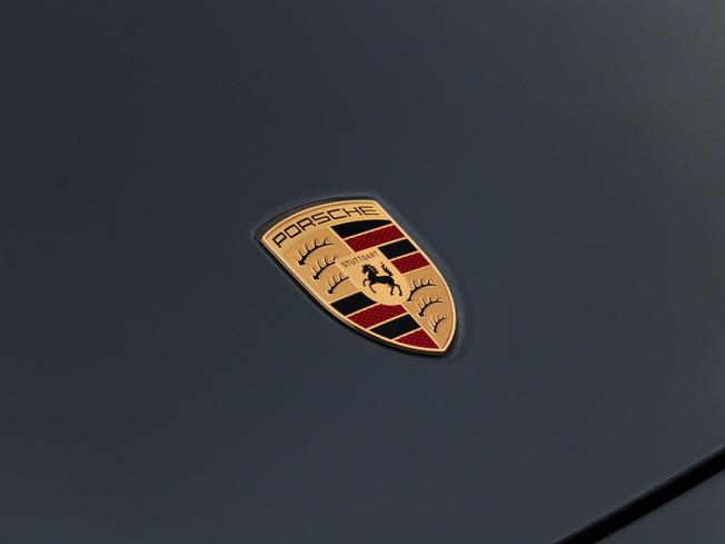 PORSCHE 911 Photo 10