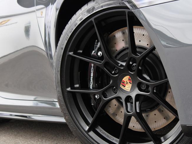 PORSCHE 911 Photo 21