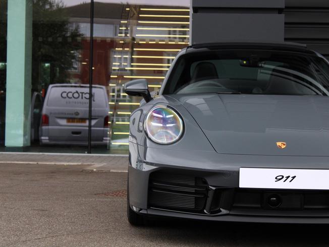 PORSCHE 911 Photo 8