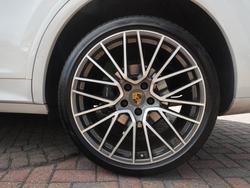 PORSCHE Cayenne Photo 4