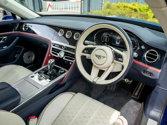BENTLEY Flying Spur Photo 11
