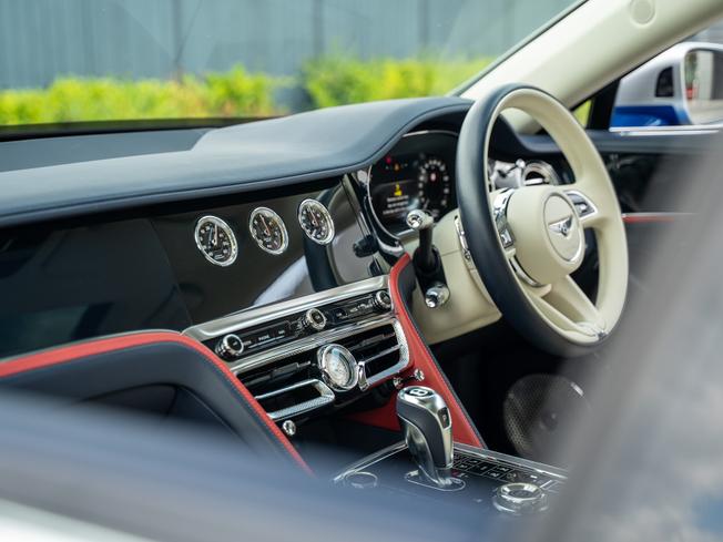 BENTLEY Flying Spur Photo 12
