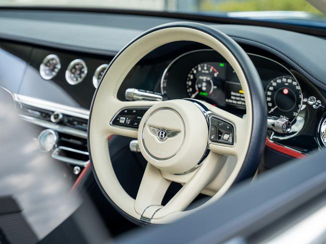 BENTLEY Flying Spur Photo 17
