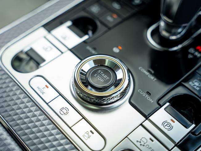 BENTLEY Flying Spur Photo 28