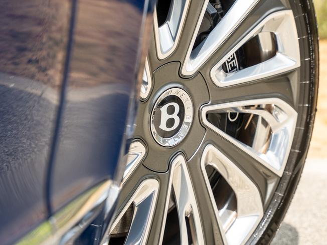 BENTLEY Flying Spur Photo 48