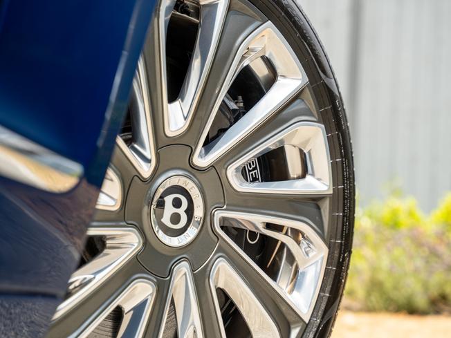 BENTLEY Flying Spur Photo 49